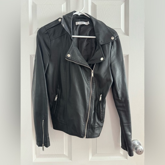 JustFab Jackets & Blazers - JustFab Black Leather Biker Jacket